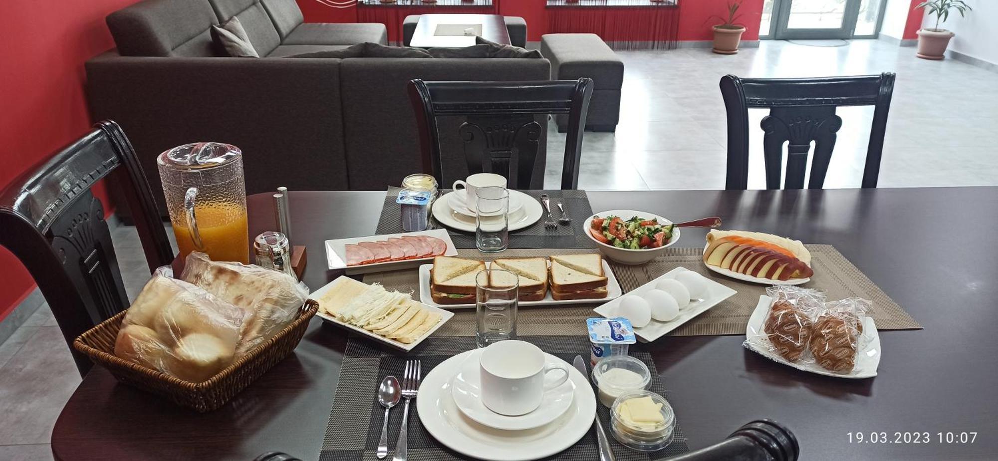 Hotel Sesil Gyumri Habitación foto